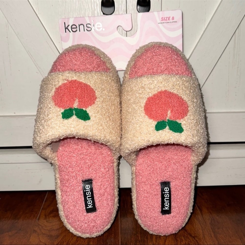 Peaches Sherpa Slippers in Size 8